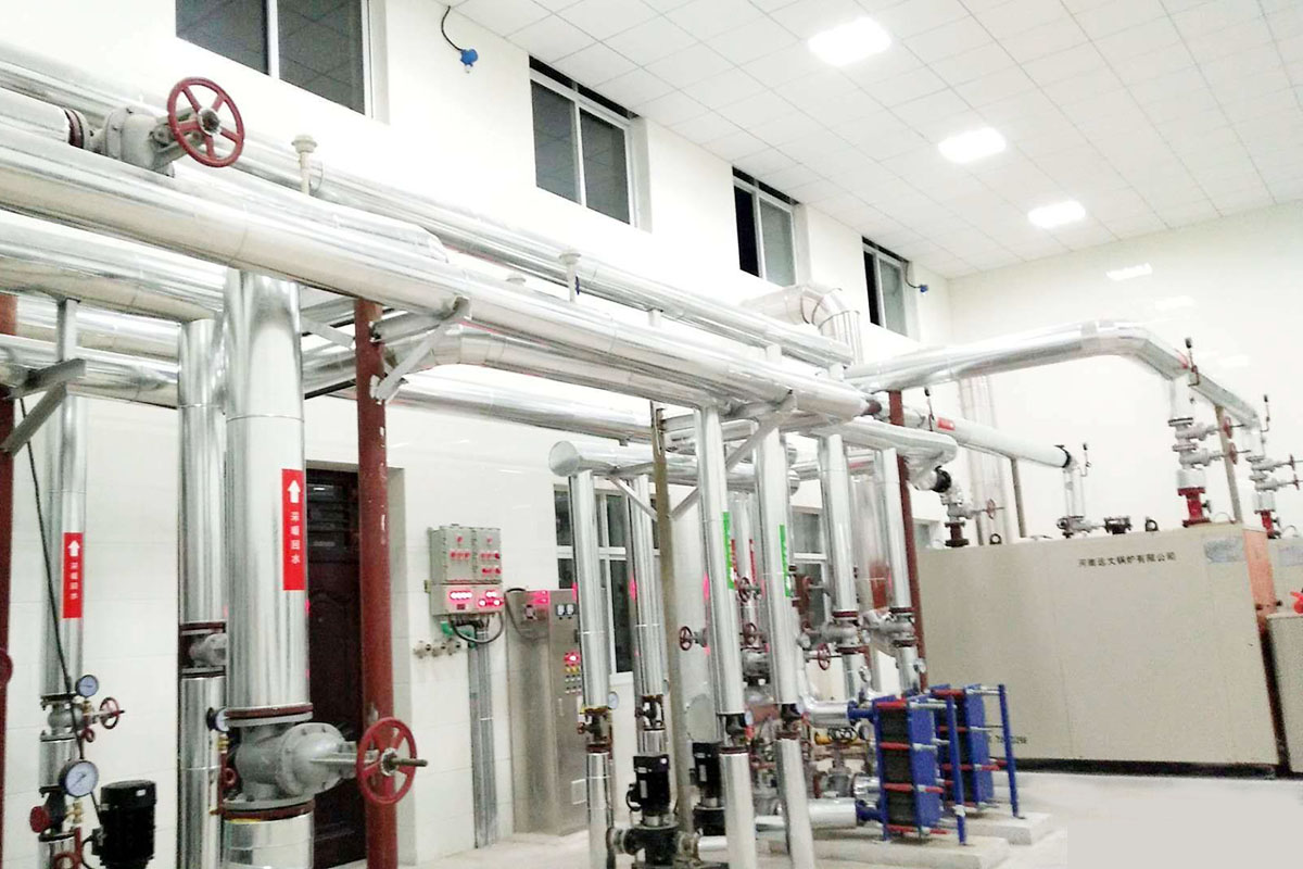 2.8MW燃?xì)庹婵諢崴仩t現(xiàn)場